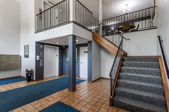 Valley Creek West in Golden Valley, MN - Foto de edificio - Interior Photo