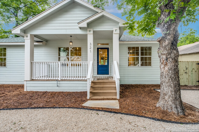 321 Saint Francis Ave in San Antonio, TX - Building Photo - Building Photo