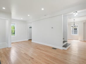 1309 Ridgewood Dr in Highland Park, IL - Building Photo - Building Photo