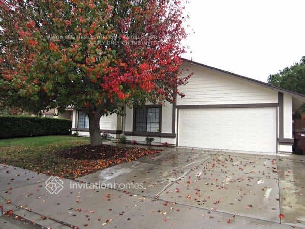 property at 13921 Pheasant Knoll Ln