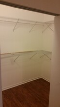 2302 W Touhy Ave-Unit -1 in Chicago, IL - Building Photo - Building Photo