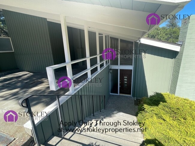 137 Donna Maria Way in Orinda, CA - Building Photo - Building Photo