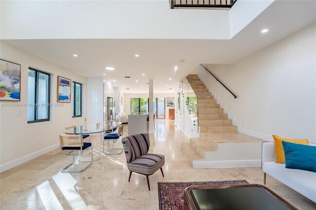 2766 SW 33rd Ave in Miami, FL - Building Photo - Building Photo