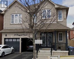 28 Runnymede Crescent in Brampton, ON - Building Photo