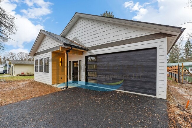 1721 Larch St in Sandpoint, ID - Building Photo - Building Photo