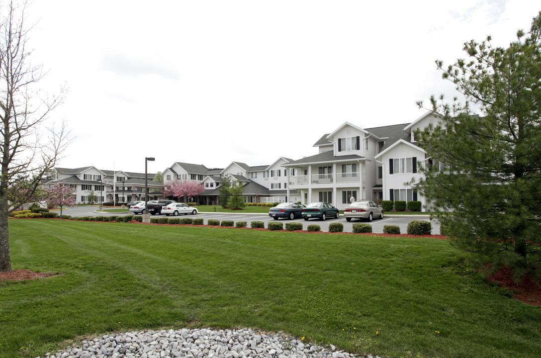 Holiday Manor At Oakridge in Harrisburg, PA - Building Photo