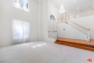 24901 Vista Verenda in Los Angeles, CA - Building Photo - Building Photo