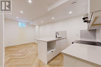 3028 William Cutmore Blvd in Oakville, ON - Building Photo - Building Photo