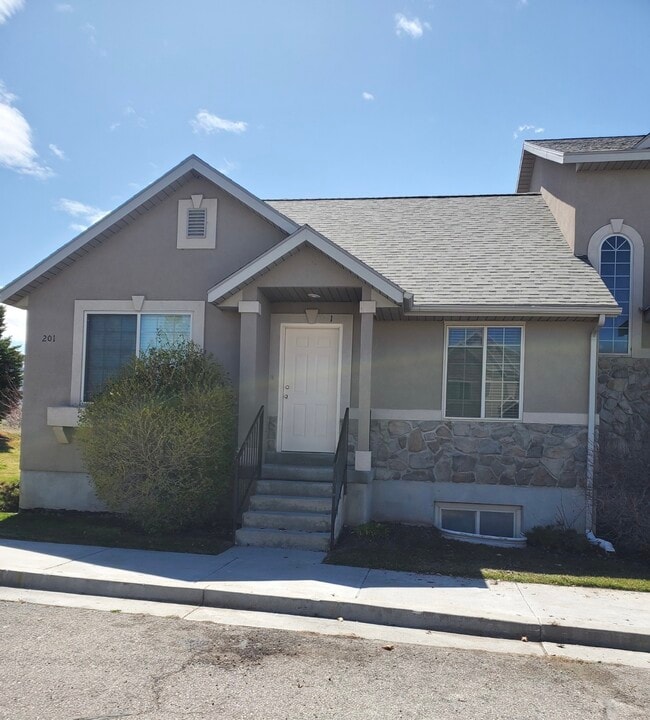201 W 1160 N in Tooele, UT - Building Photo - Building Photo
