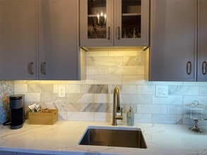 1106 Main St in Fishkill, NY - Foto de edificio - Building Photo