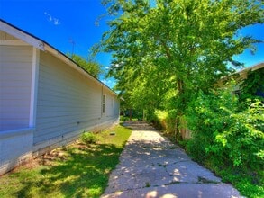 1017 N Broadway Ave in Shawnee, OK - Foto de edificio - Building Photo