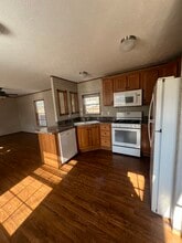 1 Greenwood Dr in Sparrow Bush, NY - Foto de edificio - Building Photo