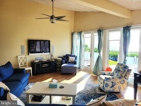 8034 Riverview Rd in Westover, MD - Building Photo