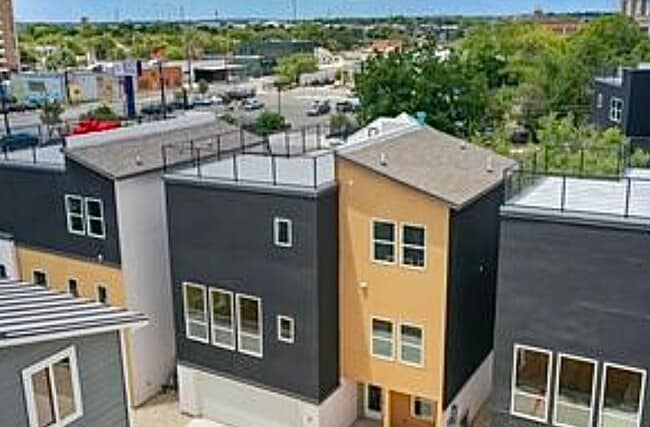 96 Lewis St in San Antonio, TX - Building Photo - Building Photo