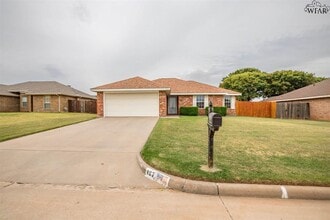 127 Garrett St in Burkburnett, TX - Building Photo - Building Photo