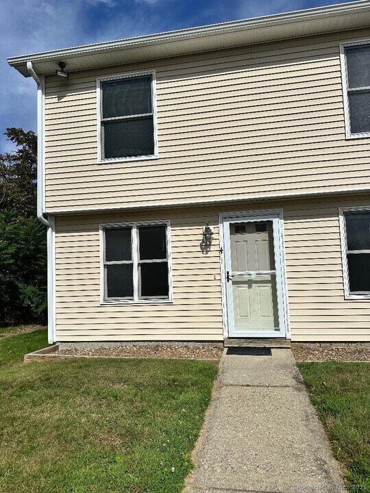 152 Linwood Ave in Colchester, CT - Building Photo