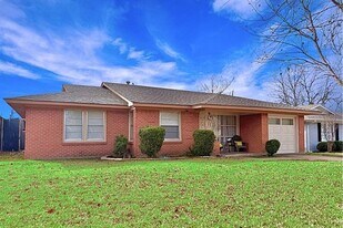 11312 Rupley Ln in Dallas, TX - Building Photo