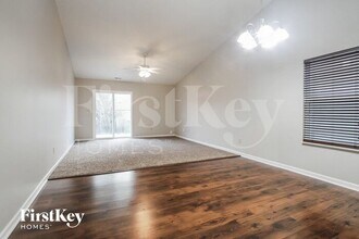 1462 Bluestem Dr in Greenwood, IN - Foto de edificio - Building Photo