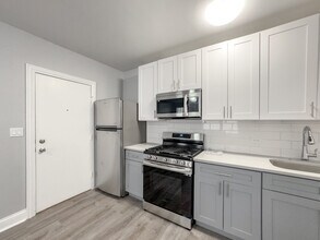 4241 N Kenmore Ave, Unit 211 in Chicago, IL - Building Photo - Building Photo