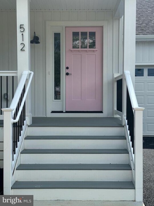 512 Livingstone St in Colonial Beach, VA - Building Photo