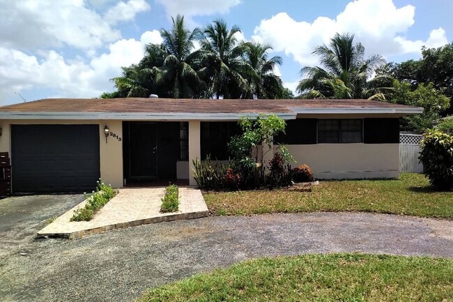 property at 2813 Acapulco Dr