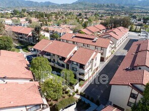 18182 W Sundowner Way in Santa Clarita, CA - Building Photo - Building Photo