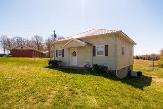 681 Church St in White Bluff, TN - Building Photo - Building Photo