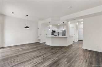 14700 E 104th Ave in Commerce City, CO - Foto de edificio - Building Photo