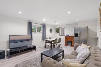2596 E 18th Ave in Vancouver, BC - Building Photo - Building Photo
