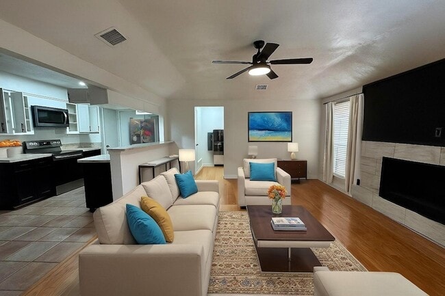 2700 Clemson Cir, Unit B in Rowlett, TX - Building Photo - Building Photo