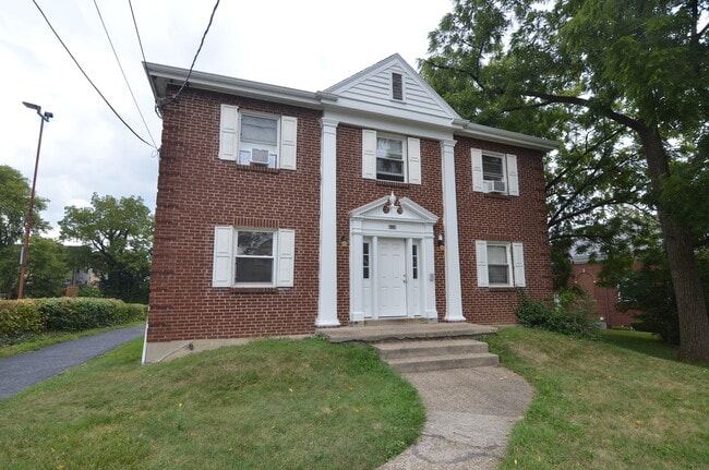 6320 Kennedy Ave, Unit 2 in Cincinnati, OH - Building Photo - Building Photo