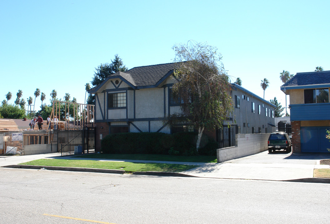 14770 Sylvan St in Van Nuys, CA - Building Photo