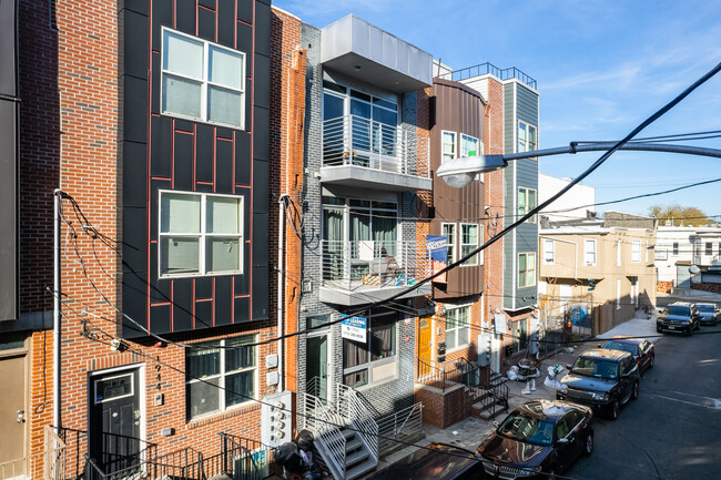 1946 N Gratz Street in Philadelphia, PA - Foto de edificio - Building Photo