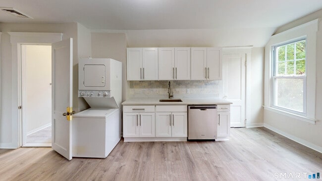property at 224 W Rock Ave
