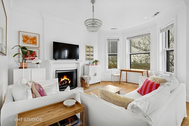 210 W Eugenie St in Chicago, IL - Building Photo - Building Photo