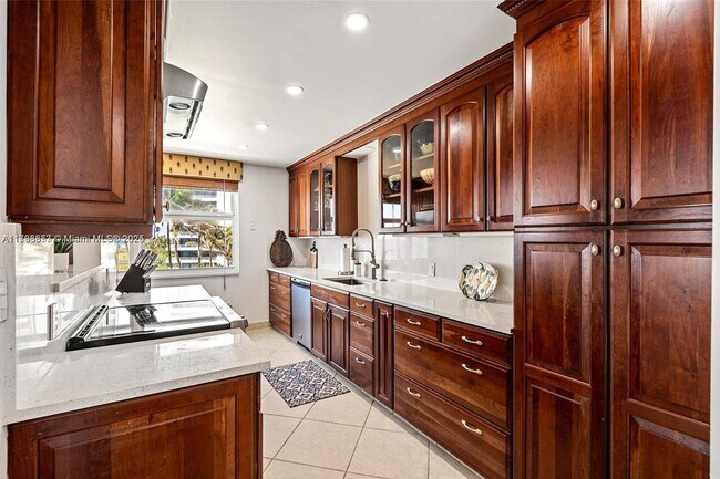 1200 S Ocean Blvd in Boca Raton, FL - Building Photo - Building Photo