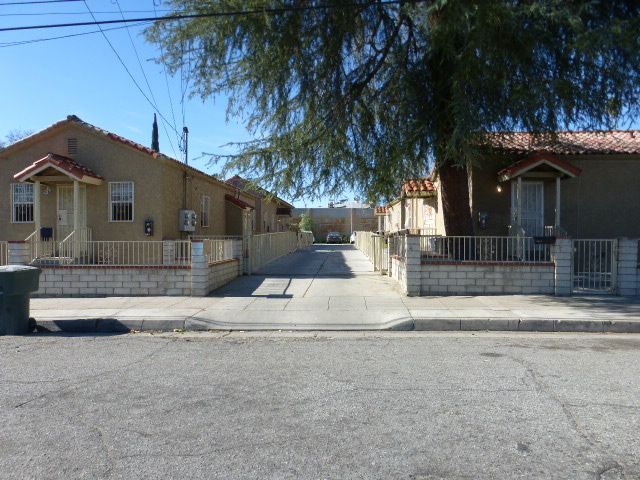 1134 Acacia Ave in San Bernardino, CA - Building Photo