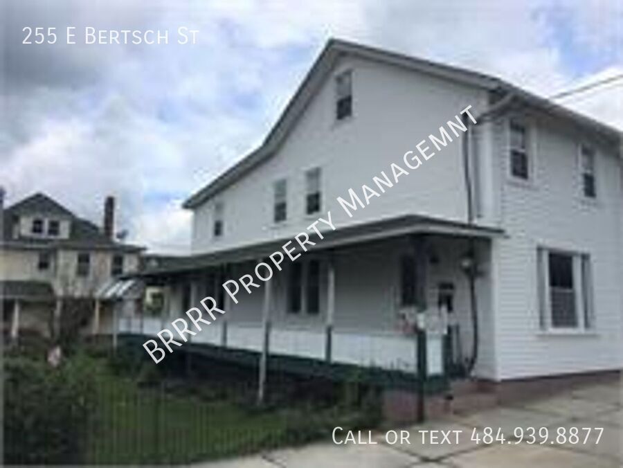 255 E Bertsch St in Lansford, PA - Foto de edificio