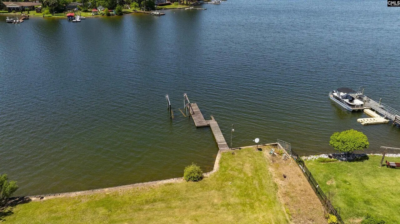 212 S Lake Dr in Lexington, SC - Building Photo