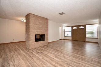 3658 NW 40th Pl in Gainesville, FL - Foto de edificio - Building Photo