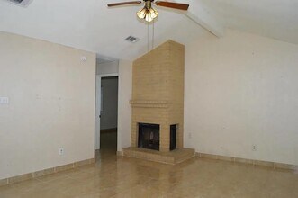 13115 Pebblewalk Cir S in Houston, TX - Foto de edificio - Building Photo