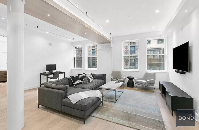 9 E 16th St in New York, NY - Building Photo - Building Photo