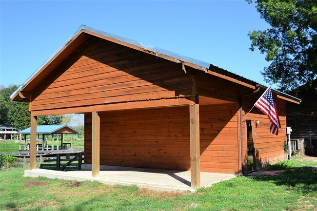 1472 Lakeside Dr in Huntsville, TX - Building Photo - Building Photo