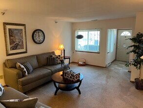 Park Avenue Apartments in West Bend, WI - Building Photo - Building Photo