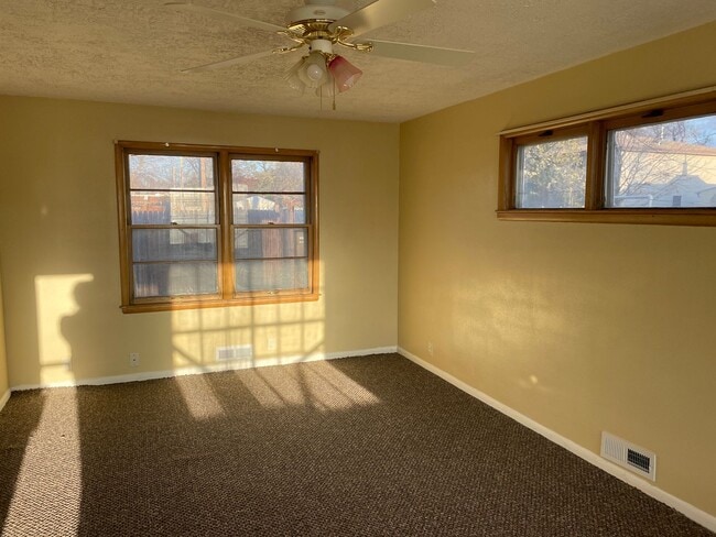1313 N Walnut St in Grand Island, NE - Building Photo - Building Photo