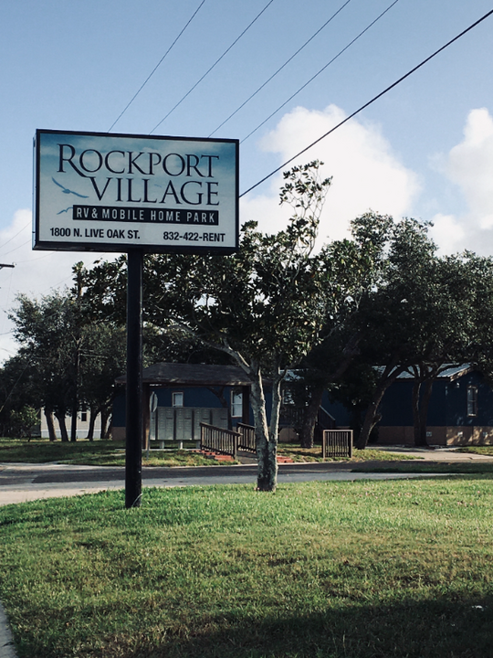 1800 N Live Oak St in Rockport, TX - Building Photo