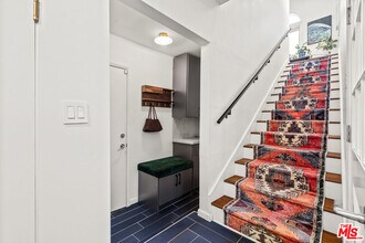 10275 Oletha Ln in Los Angeles, CA - Building Photo - Building Photo