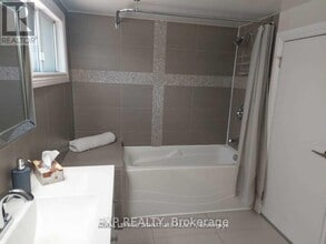 2587 Burslem Rd in Mississauga, ON - Building Photo - Building Photo