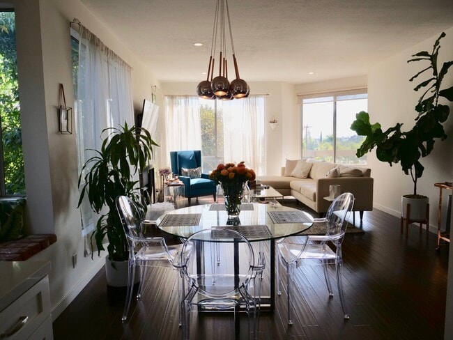 8960 Cynthia St, Unit 111 in West Hollywood, CA - Building Photo - Building Photo