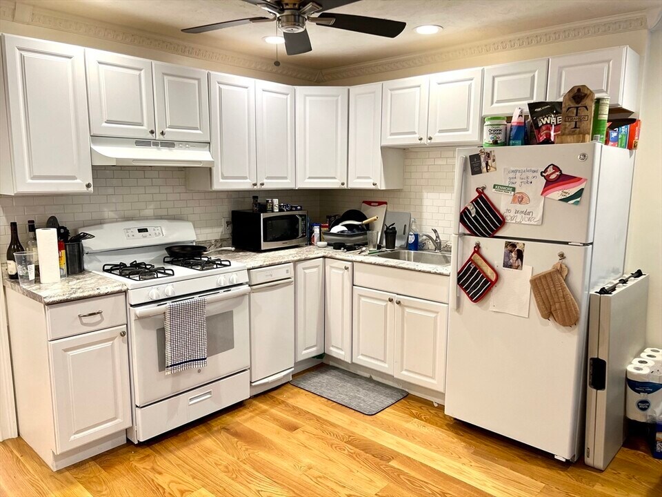 245 E St, Unit 3 in Boston, MA - Building Photo